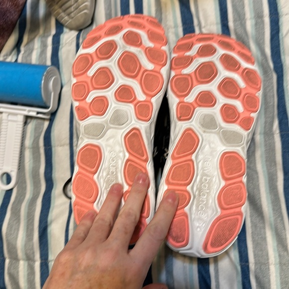 New balance tennis shoes - Picture 6 of 6